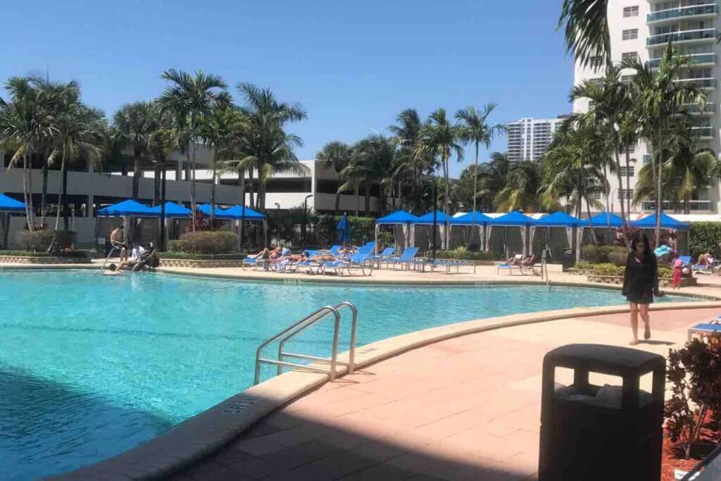 Miami Beach Collins Ave Apartments Free Parking 서니아일스비치 외부 사진