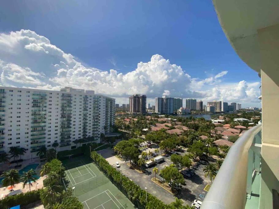 Miami Beach Collins Ave Apartments Free Parking 서니아일스비치 외부 사진