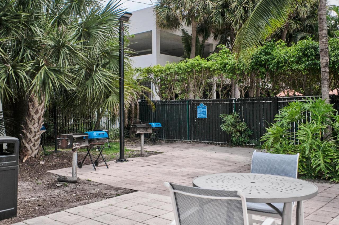 Miami Beach Collins Ave Apartments Free Parking 서니아일스비치 외부 사진